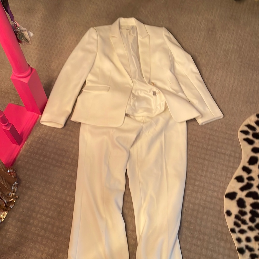 Tahari white pant suit